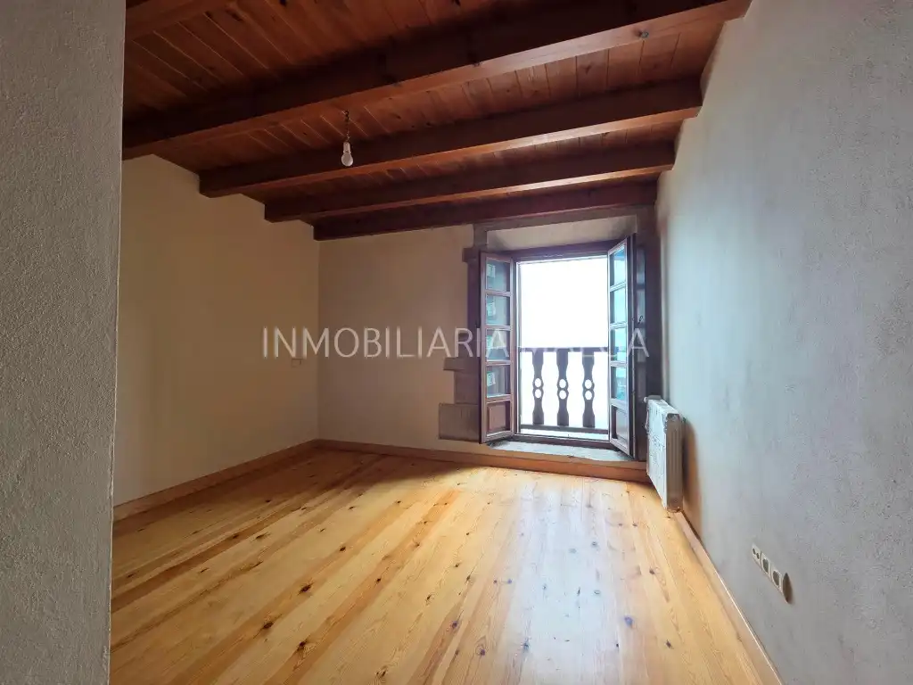 Sala de estar de Casa o chalet en venta en Colunga con Calefacción, Parquet y Terraza