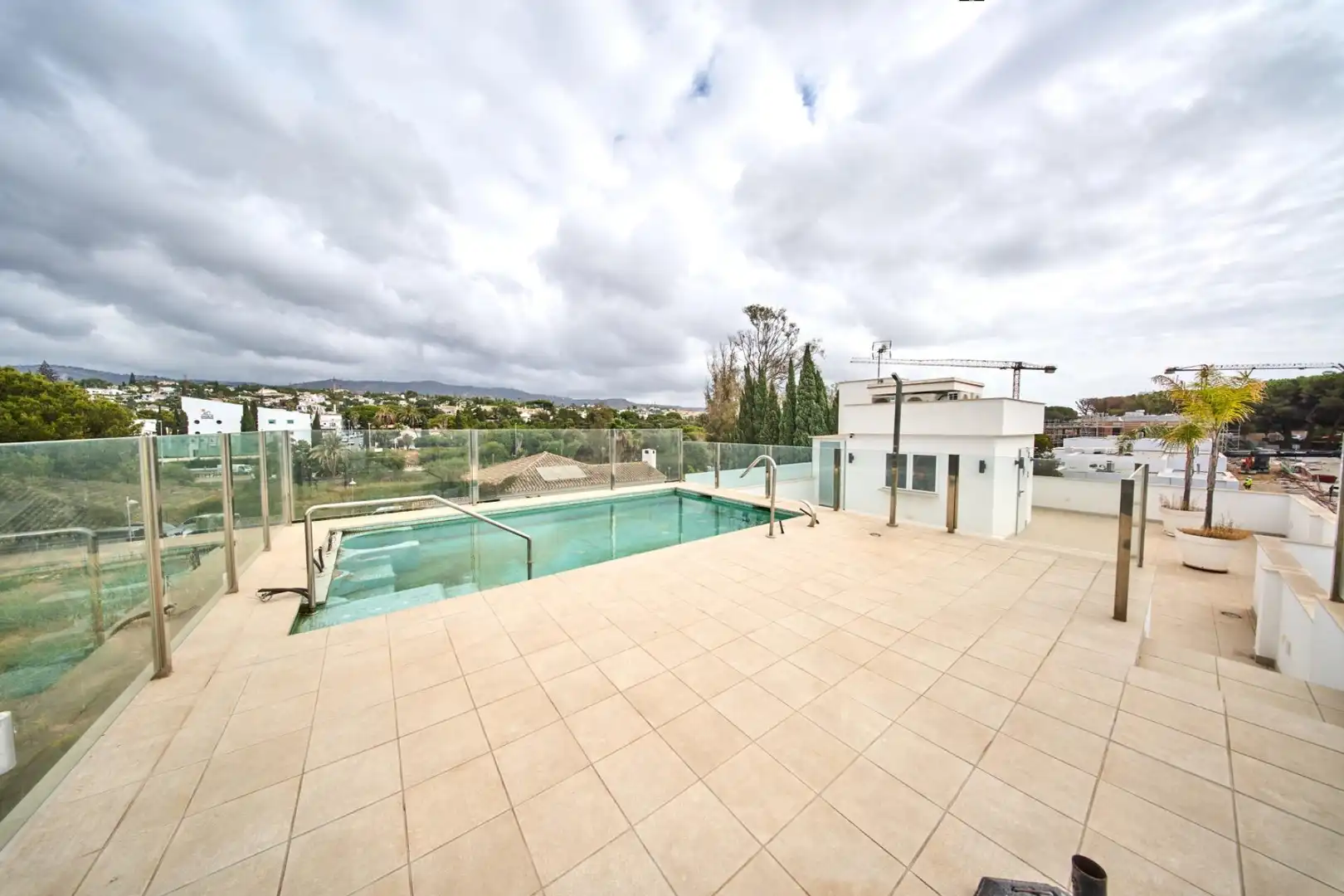 Piscina de Casa o xalet en venda en Marbella amb Jardí privat, Terrassa i Traster