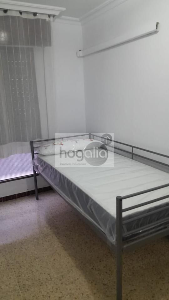 Habitación de Piso de alquiler en  Sevilla Capital con Aire acondicionado y Amueblado