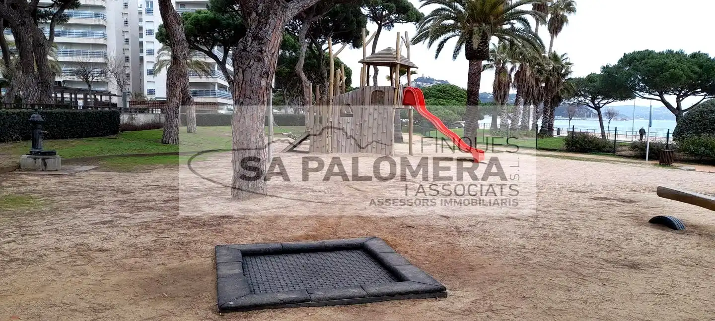 Aparcament de Pis en venda en Blanes amb Aire condicionat, Balcó i Piscina comunitària