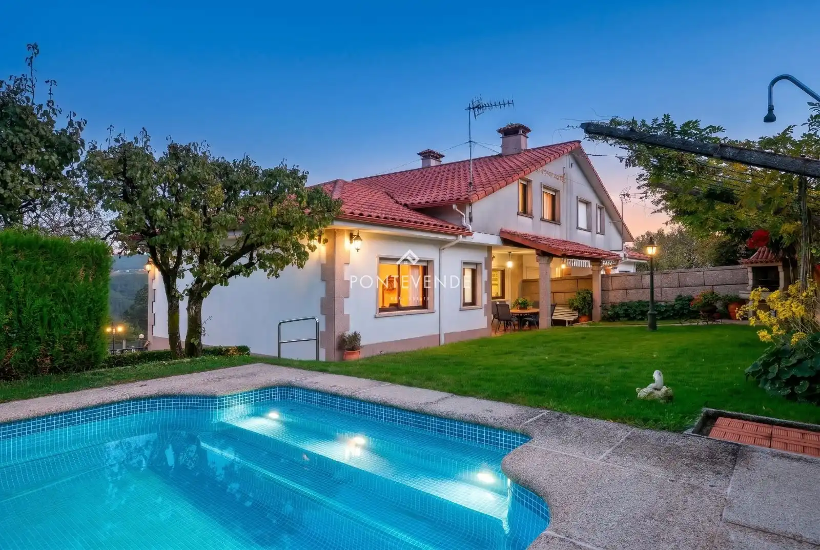 Vista exterior de Casa o chalet en venta en Campo Lameiro, Pontevedra