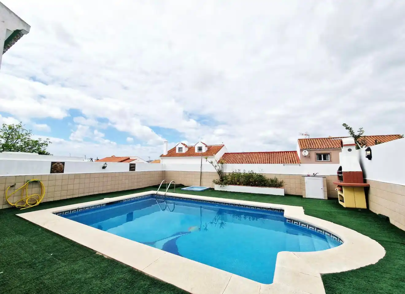 Piscina de Casa adosada de lloguer en Málaga amb Aire condicionat, Calefacció i Jardí privat