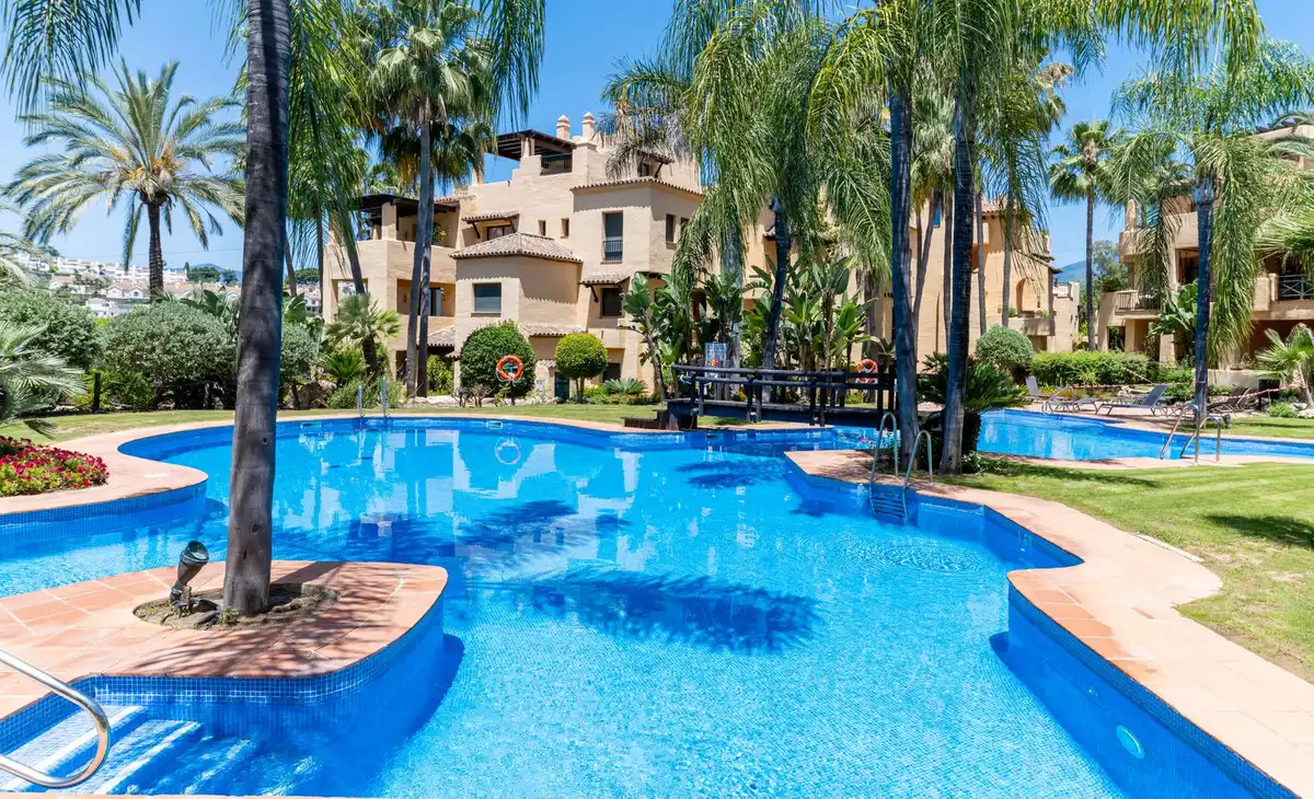 Piso con piscina en venta en Estepona - Estepona,Atalaya,Calle Nueva Atalaya, imagen 2
