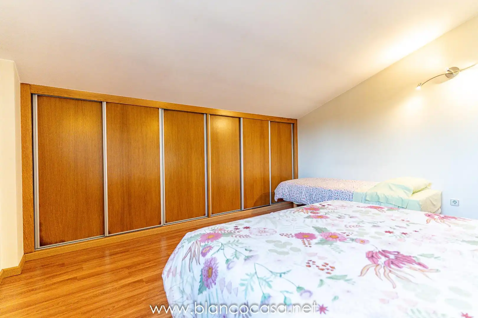 Habitación de Casa o chalet en venta en Carballo con Calefacción, Trastero y Amueblado