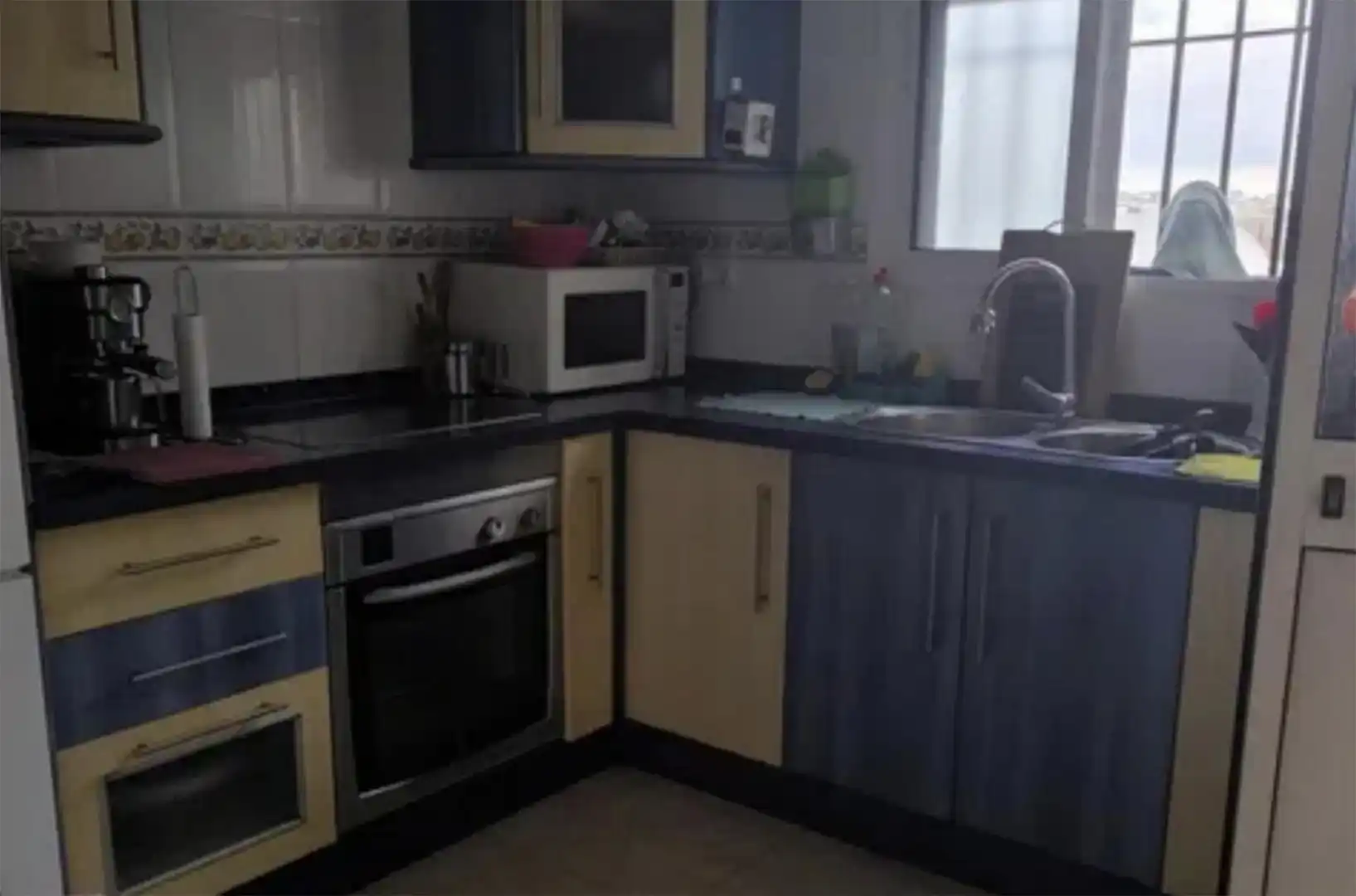 Cuina de Casa adosada per a compartir en Mollina amb Moblat, Forn i Rentadora
