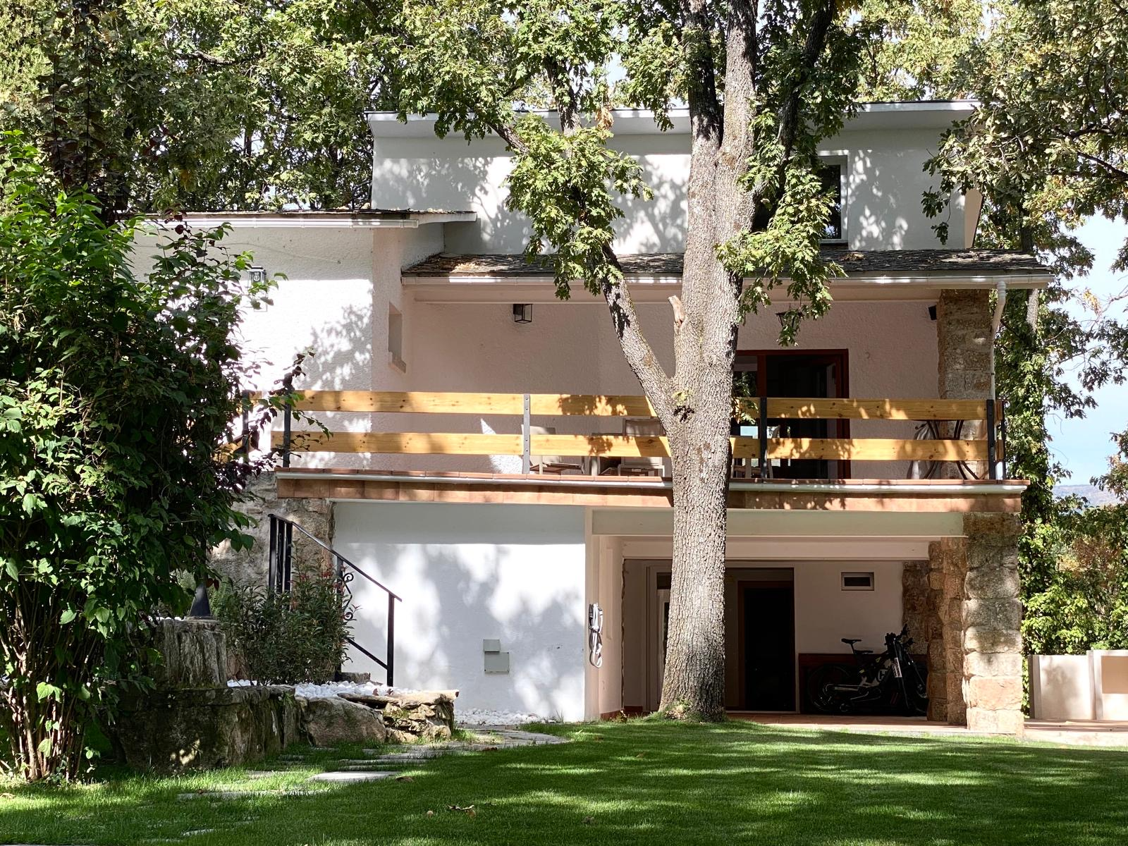 Exterior view of House or chalet for sale in Miraflores de la Sierra  with Air Conditioner, Heating and Private garden
