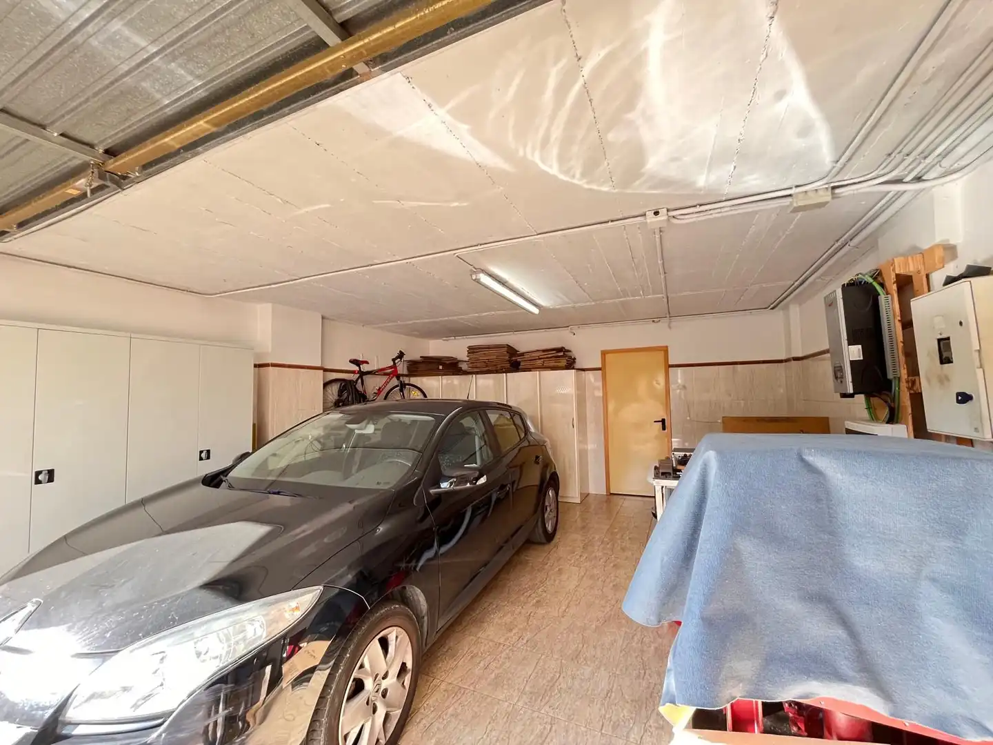Parking de Casa adosada en venta en Vilanova i la Geltrú con Calefacción, Jardín privado y Terraza