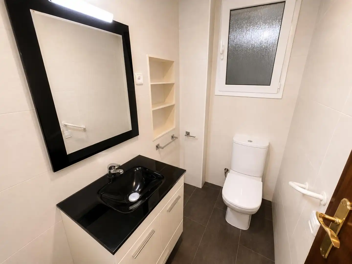 Bathroom of Flat for sale in Arenys de Mar  with Air Conditioner, Terrace and Storage room