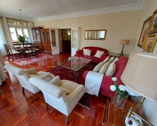 Living room of Flat to rent in Vigo   with Heating, Parquet flooring and Furnished