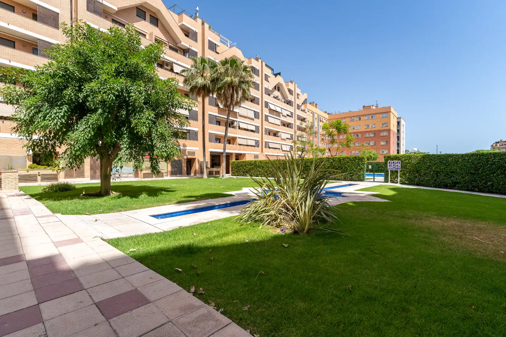 Vista exterior de Pis en venda en Reus amb Terrassa i Piscina comunitària