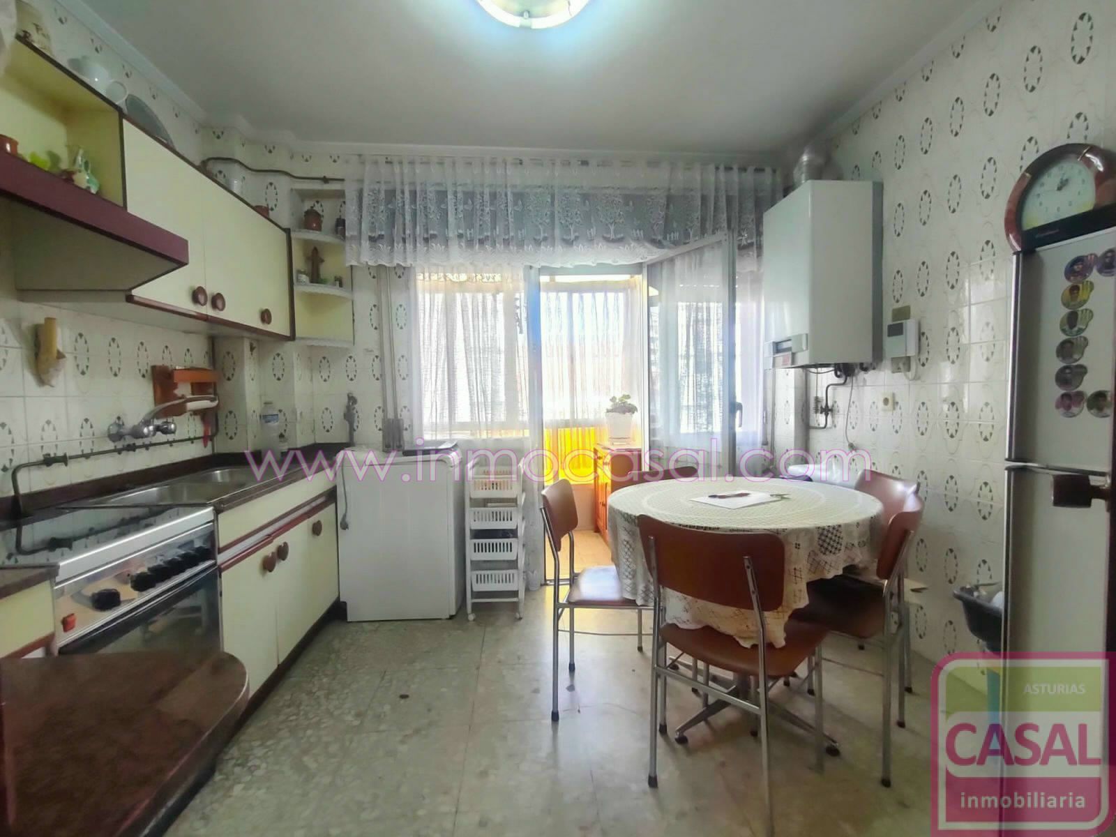 Cuina de Pis en venda en Avilés amb Calefacció, Terrassa i Moblat