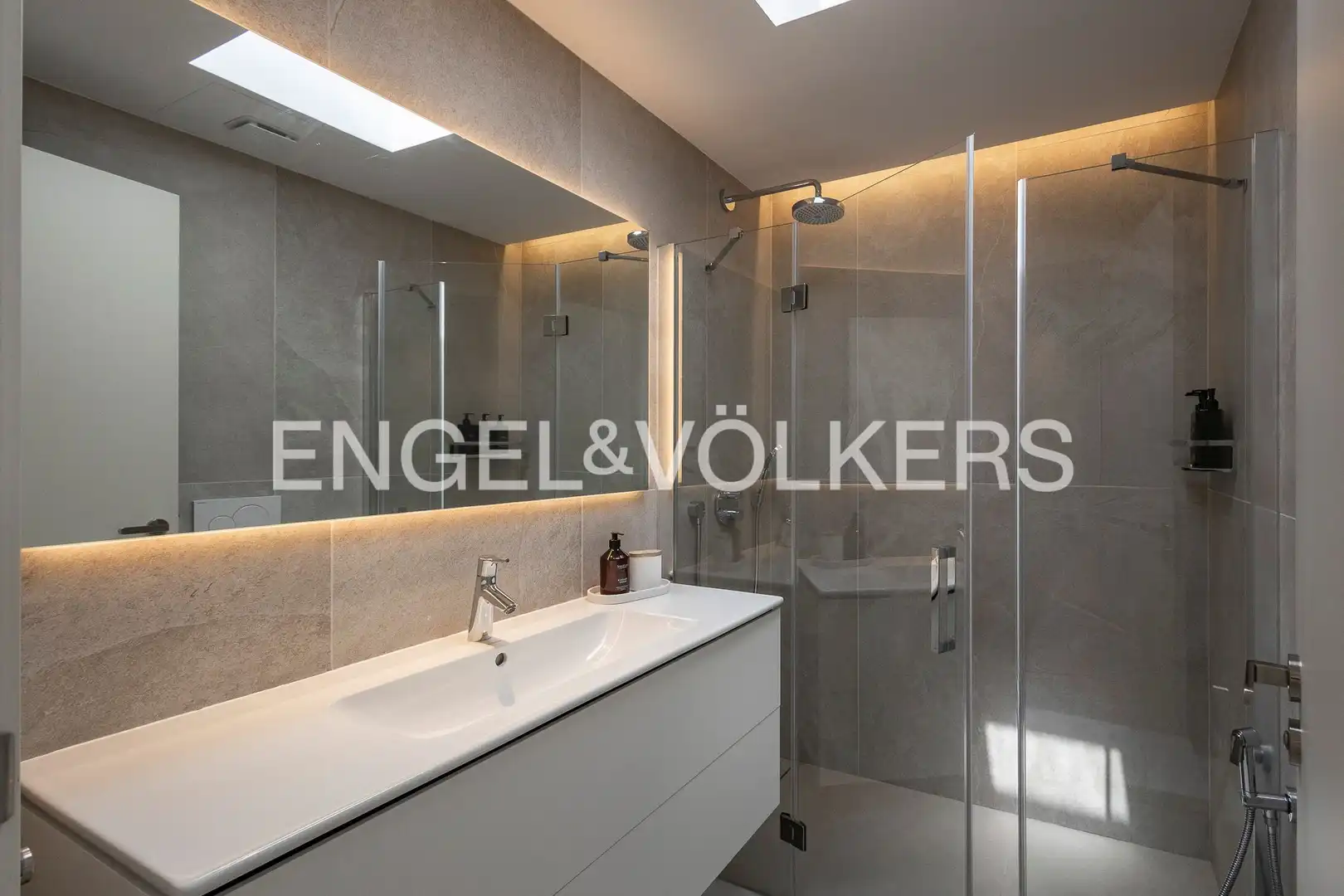 Bathroom of Houses for rent in Sitges  with Air Conditioner, Heating and Private garden