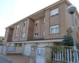 Vista exterior de Casa adosada en venda en Sant Quirze del Vallès