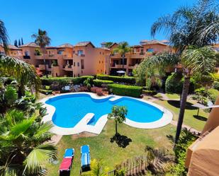 Jardí de Apartament de lloguer en Estepona amb Aire condicionat, Terrassa i Piscina