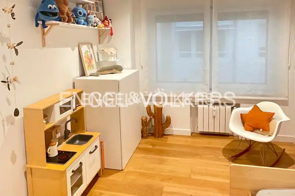 Flat for rent in Gijón   with Heating, Parquet flooring and Furnished