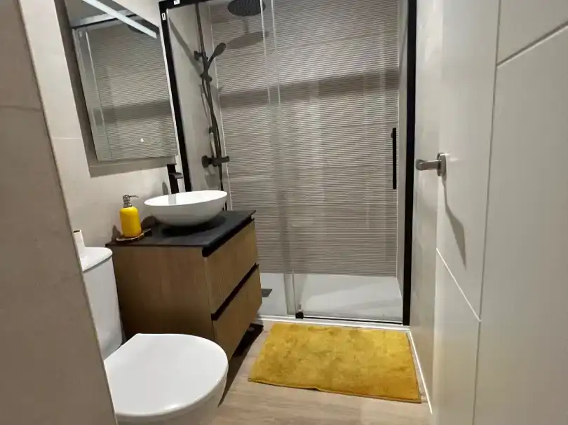 Badezimmer von Wohnung zur Miete in San Juan de Aznalfarache mit Klimaanlage und Schwimmbad