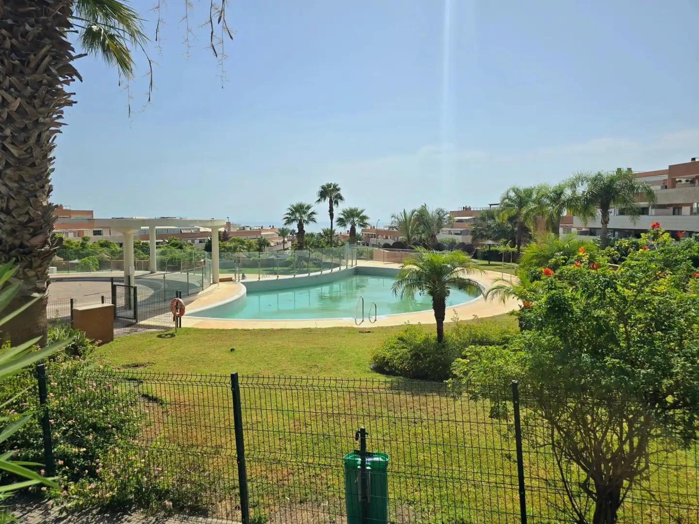 Piscina de Apartamento de alquiler en Torremolinos con Aire acondicionado, Calefacción y Jardín privado