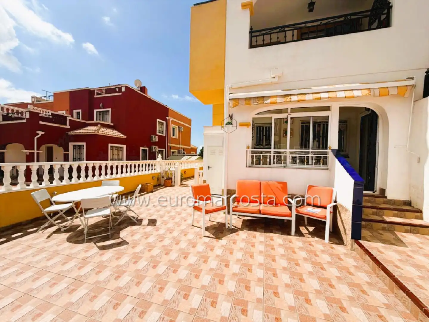 Bungalow con piscina en venta en Avenida Riegos de Levante, imagen 2