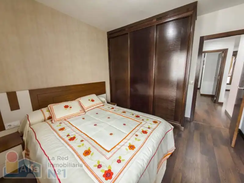 Dormitori de Pis en venda en Vigo  amb Calefacció, Jardí privat i Terrassa