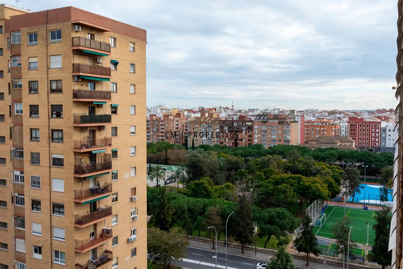 Außenansicht von Wohnung zum Verkauf in Valencia mit Klimaanlage, Heizung und Parkett