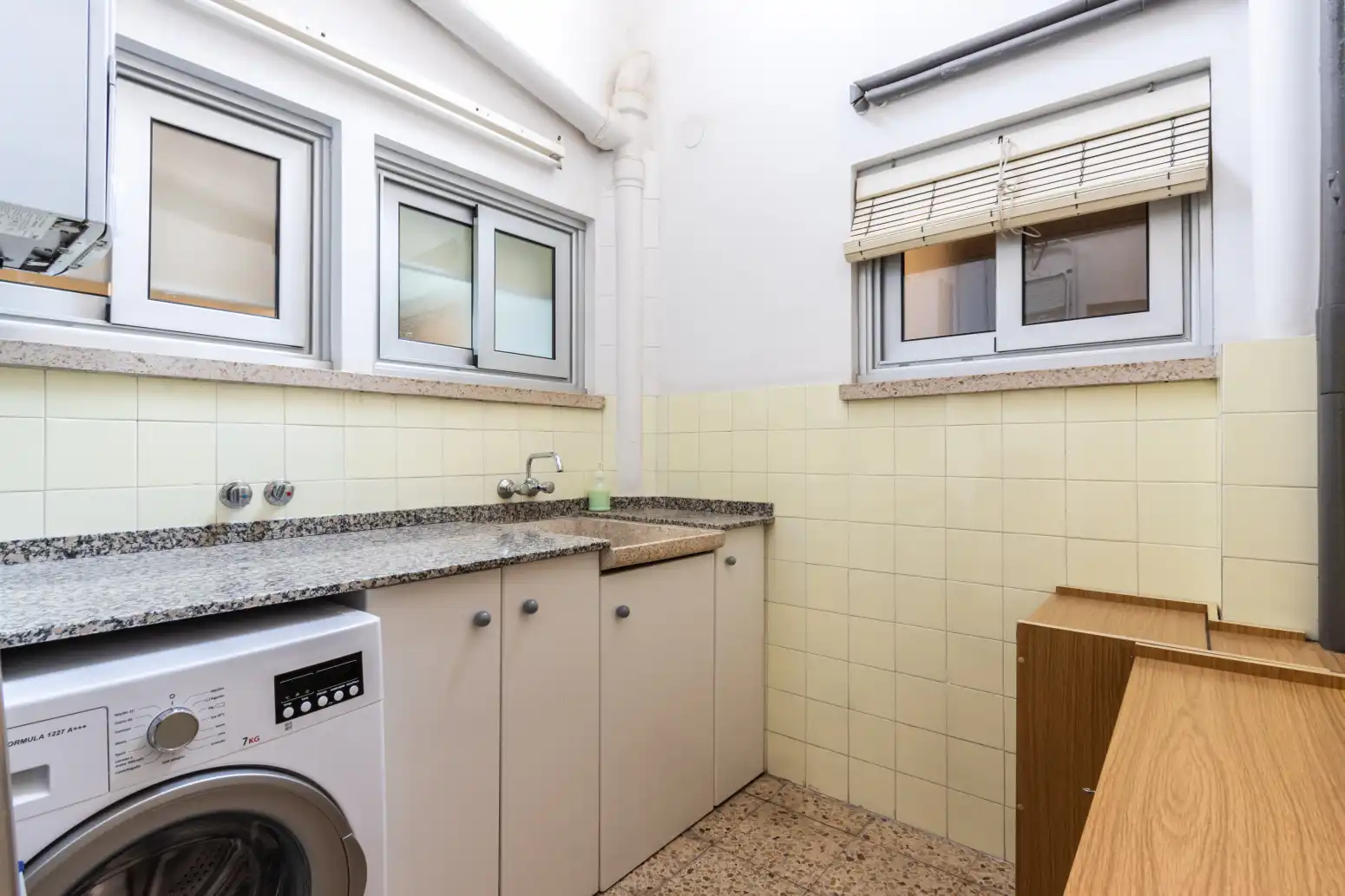 Cuina de Casa adosada en venda en Terrassa amb Aire condicionat, Calefacció i Terrassa