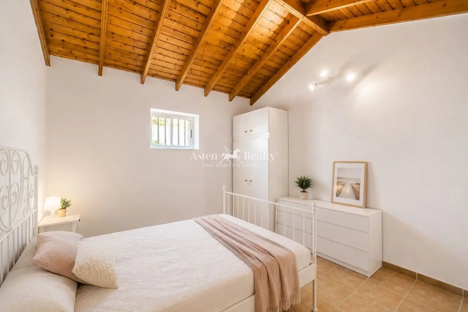 Dormitori de Casa o xalet en venda en Guía de Isora amb Jardí privat, Terrassa i Moblat