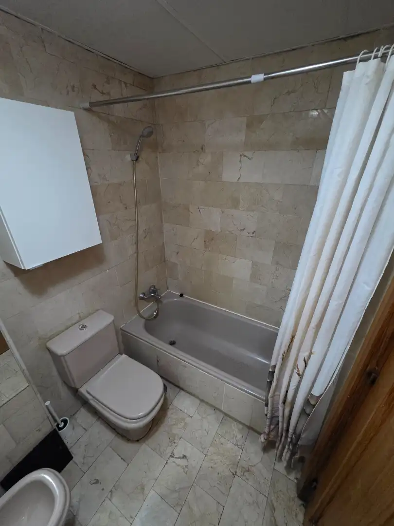 Badezimmer von Wohnung zum Verkauf in Madrid mit Klimaanlage, Heizung und Parkett