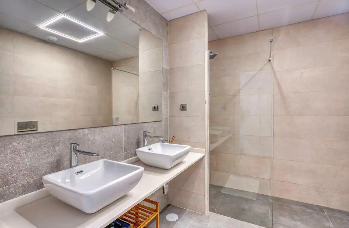 Bathroom of Duplexes for sale in La Alcaidesa  with Air Conditioner, Heating and Private garden