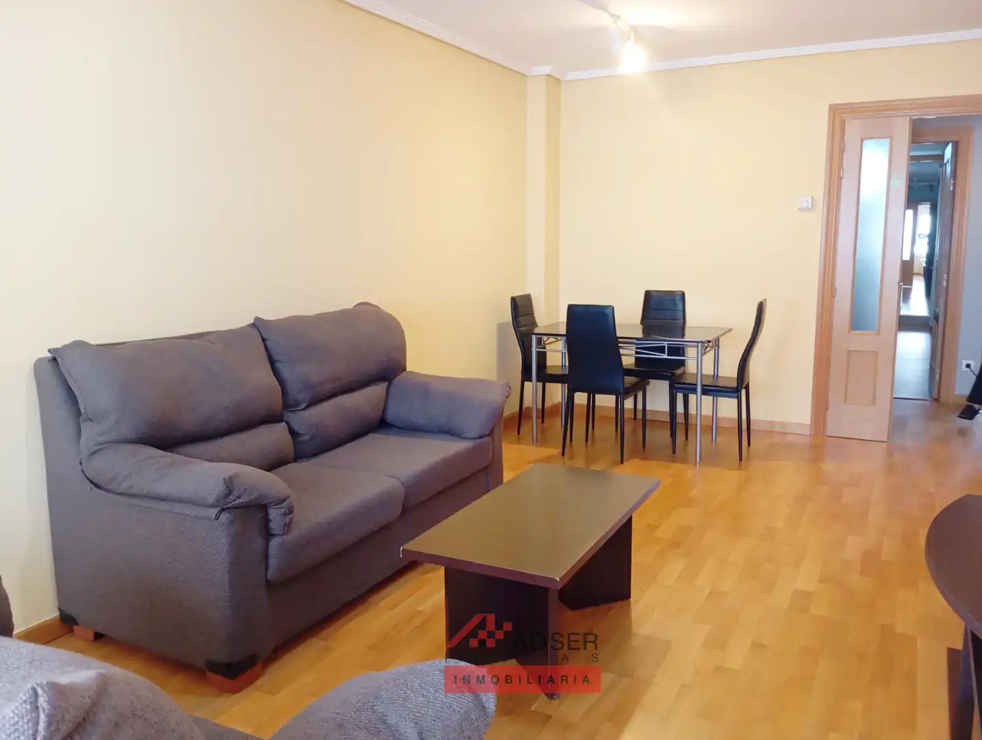 Sala de estar de Piso en venta en Lardero con Calefacción, Parquet y Trastero