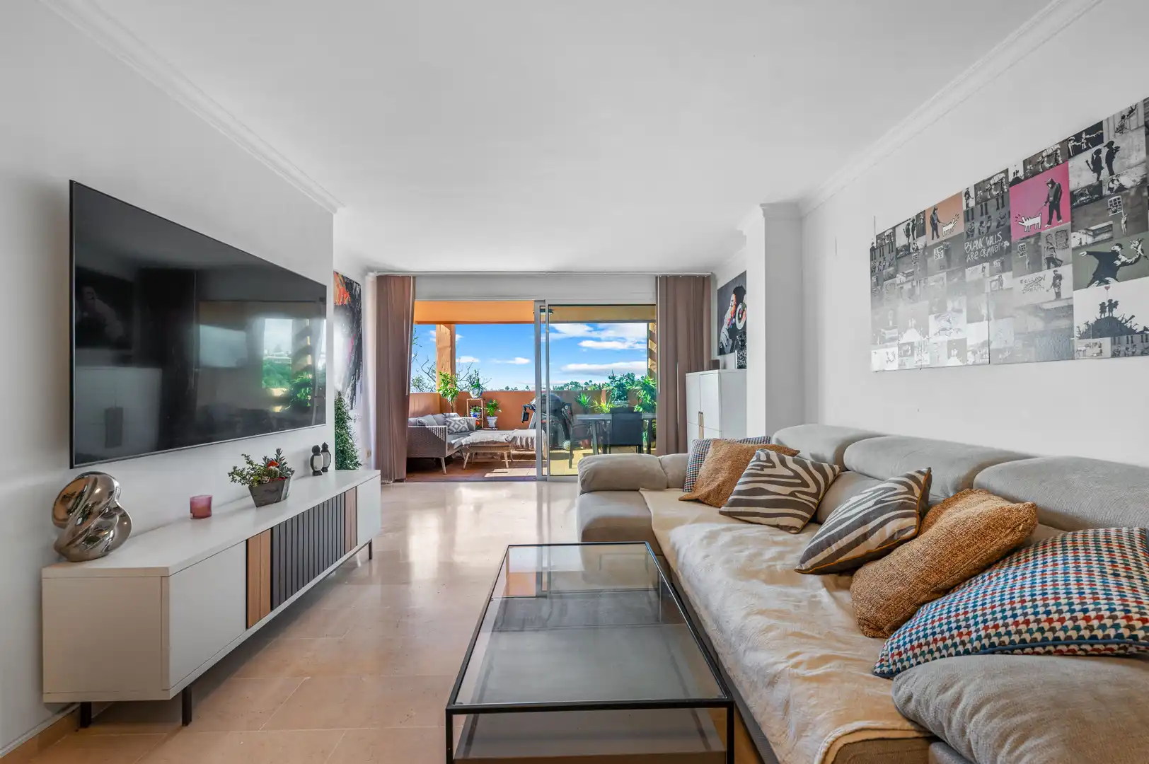 Sala d'estar de Apartament en venda en Marbella amb Terrassa, Traster i Piscina
