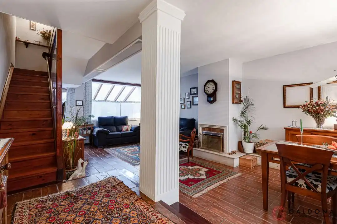 Sala d'estar de Casa adosada en venda en Donostia - San Sebastián  amb Aire condicionat, Calefacció i Jardí privat