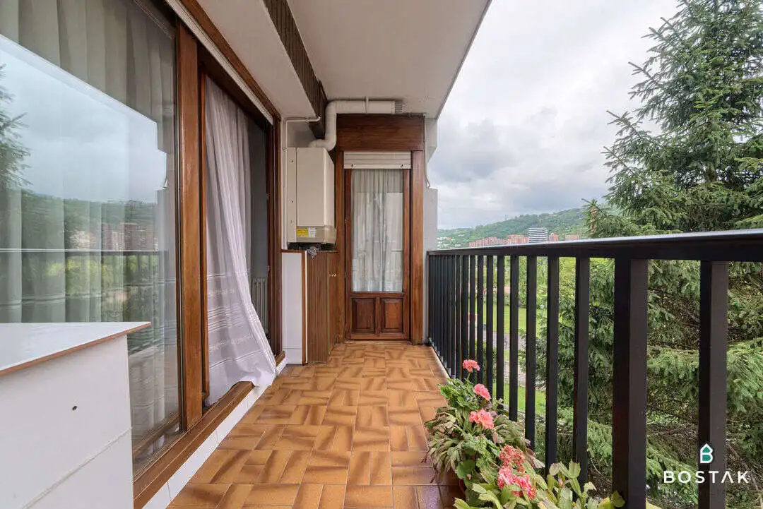 Balcony of Flat for sale in Bilbao   with Heating, Furnished and Balcony