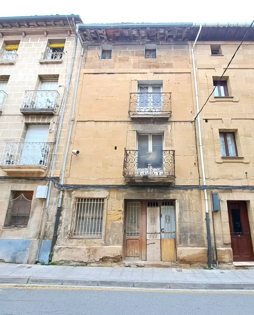 Casa rústica con terraza en venta en Calle Conde de Haro