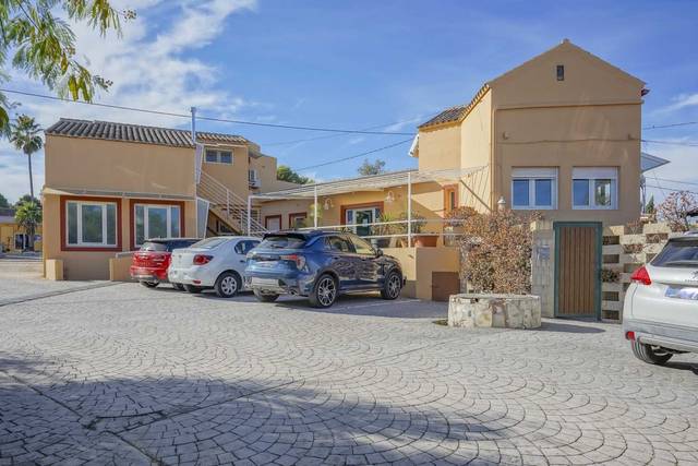 Casa-chalet en Venta en Montañar - El Arenal