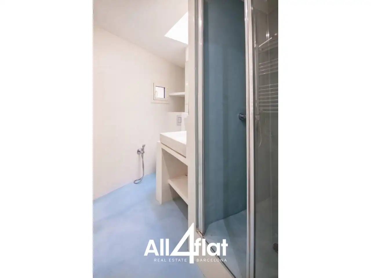 Bathroom of Flat for sale in Barcelona  with Air Conditioner, Parquet flooring and Terrace