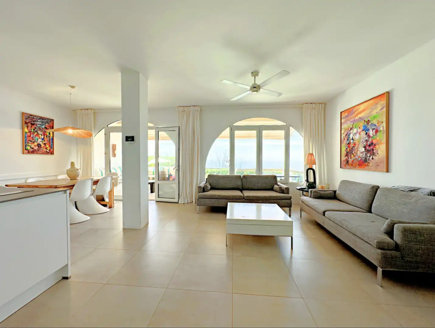 Sala d'estar de Casa o xalet en venda en Estepona amb Aire condicionat, Jardí privat i Terrassa