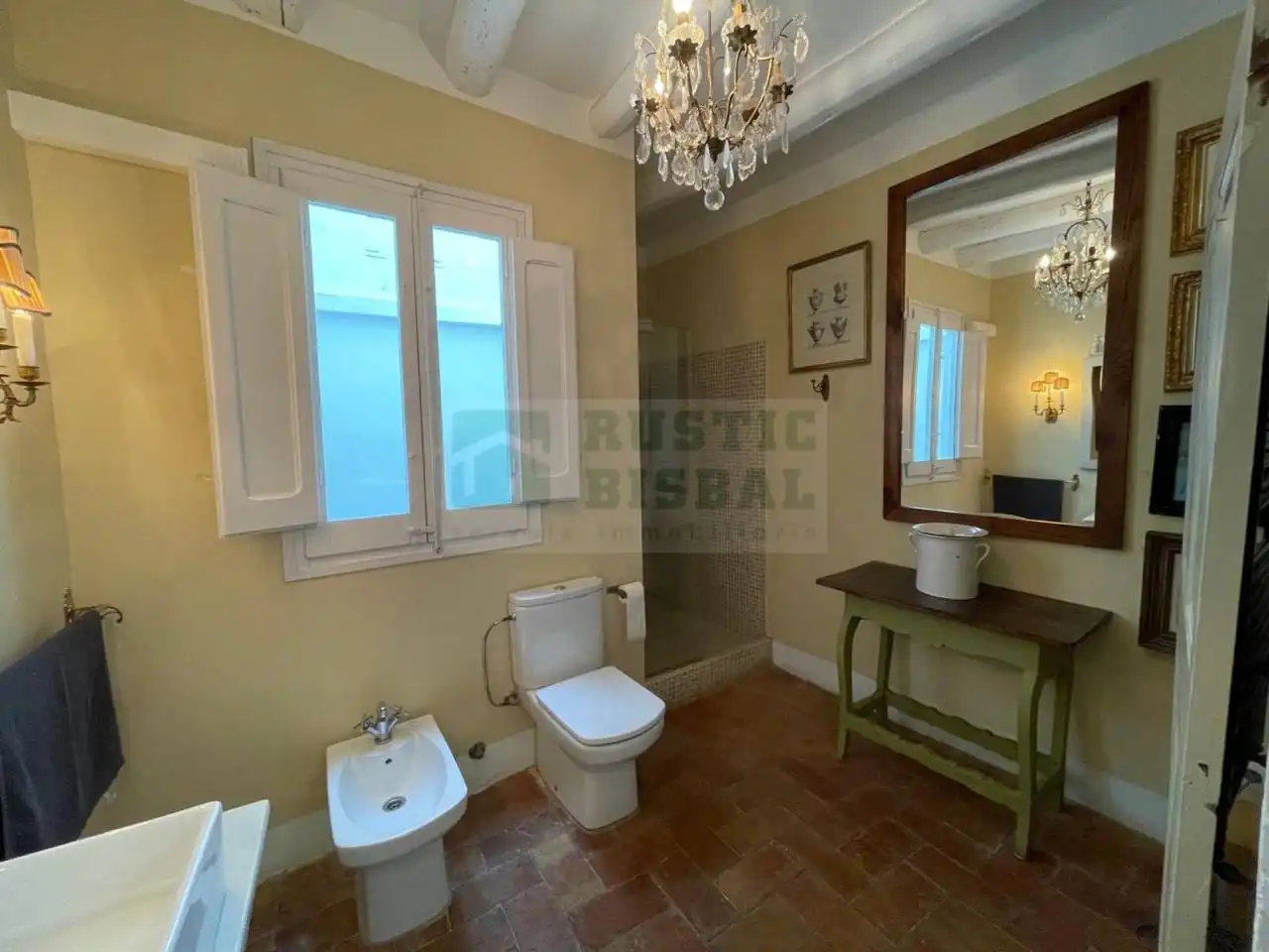 Badezimmer von Country house zur Miete in Navata mit Klimaanlage, Heizung und Privatgarten