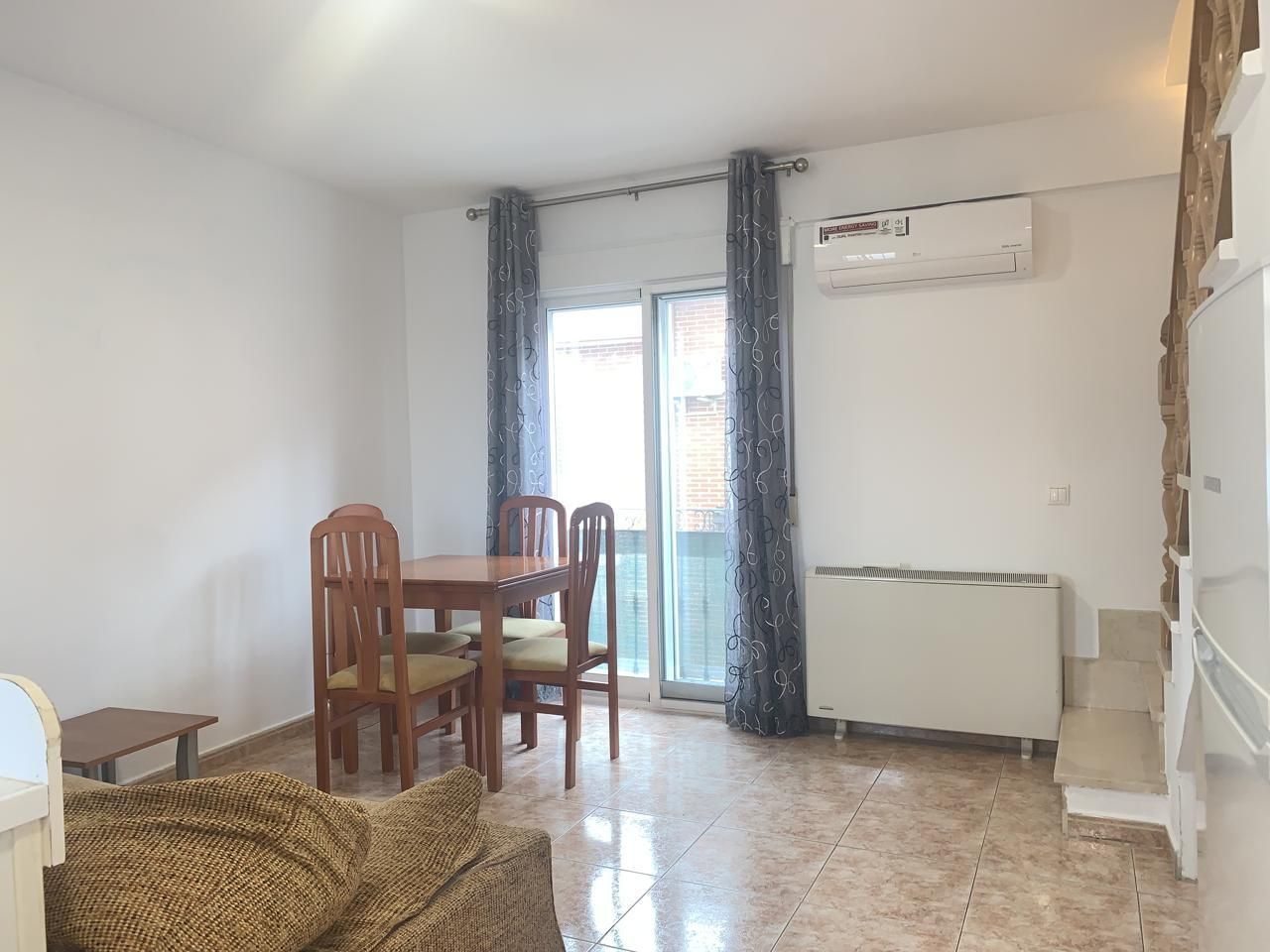 Bedroom of Duplex to rent in Cobeña  with Air Conditioner, Heating and Furnished