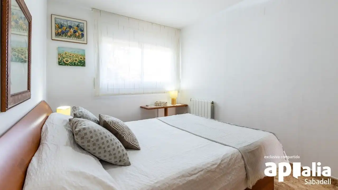 Dormitori de Casa o xalet en venda en Terrassa amb Aire condicionat, Calefacció i Jardí privat
