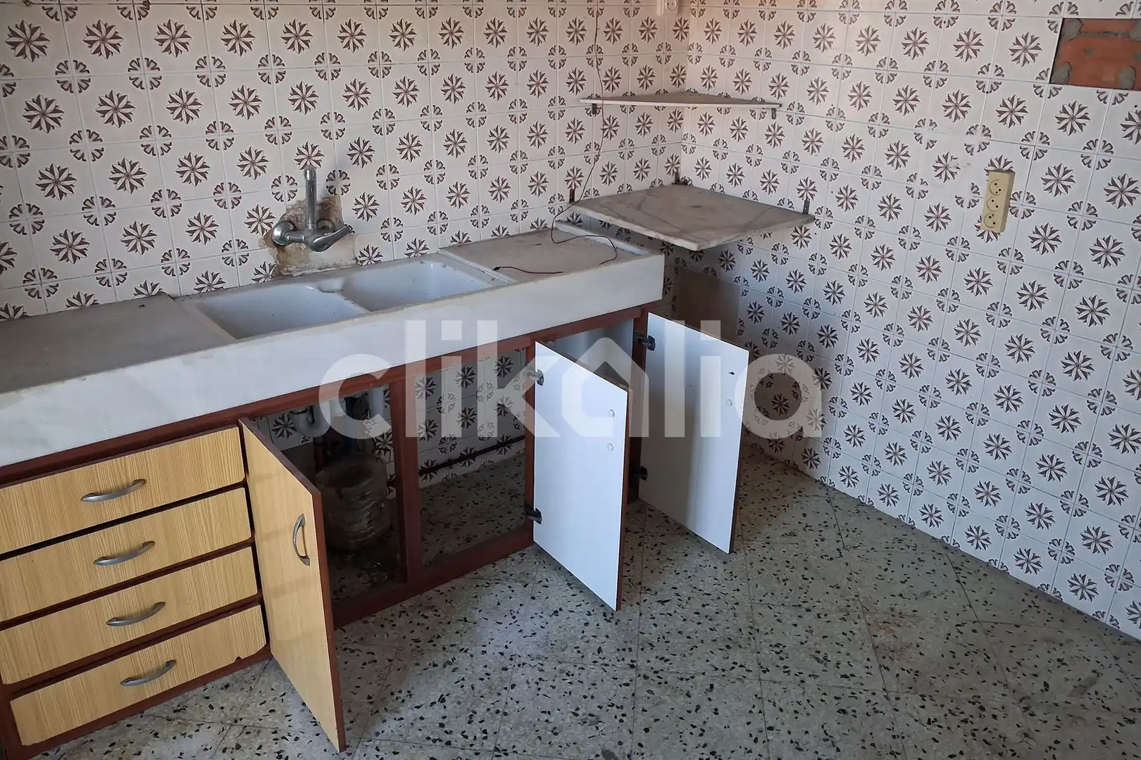 Küche von Einfamilien-Reihenhaus zum Verkauf in Sabadell mit Terrasse
