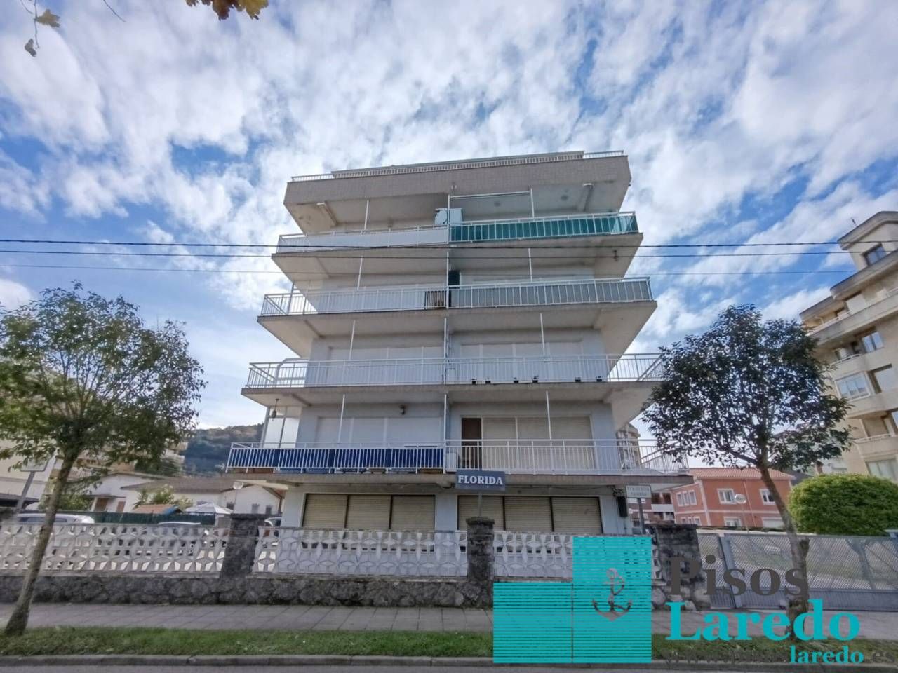 Vista exterior de Piso en venta en Laredo con Calefacción y Terraza