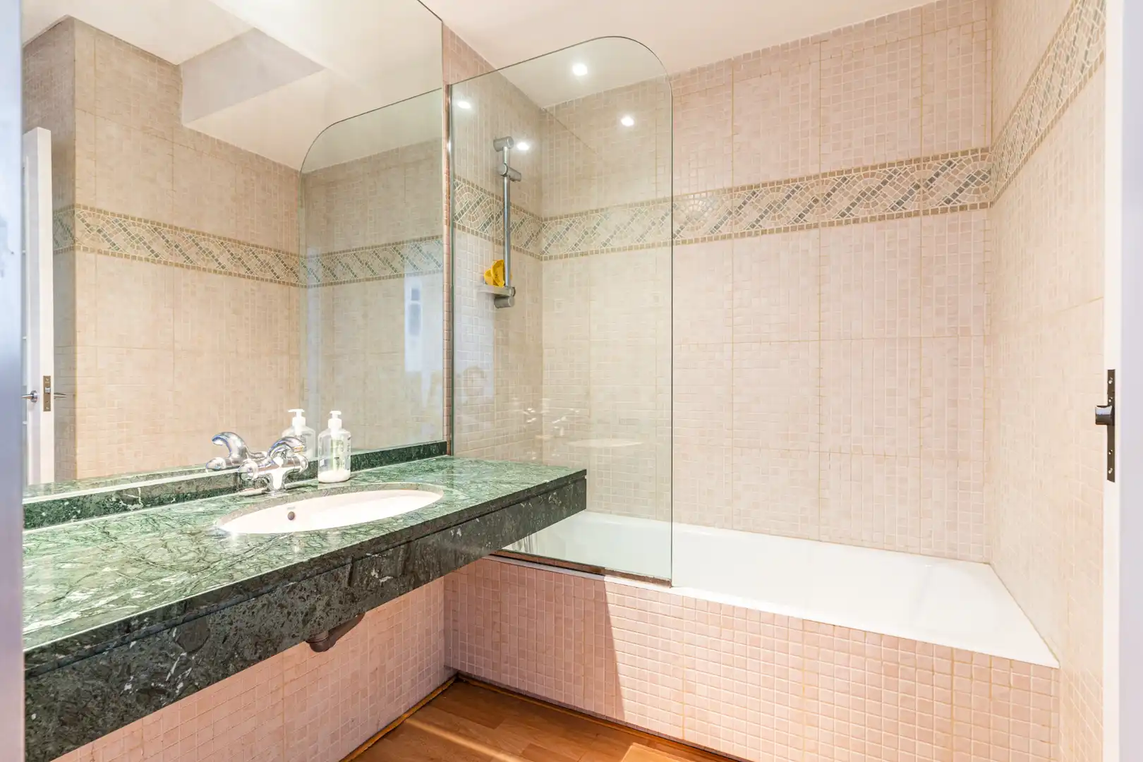 Bathroom of Houses for sale in Villanueva de la Cañada  with Heating, Private garden and Swimming Pool