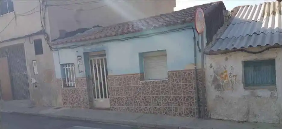 Vista exterior de Casa o xalet en venda en Tavernes de la Valldigna amb Alarma