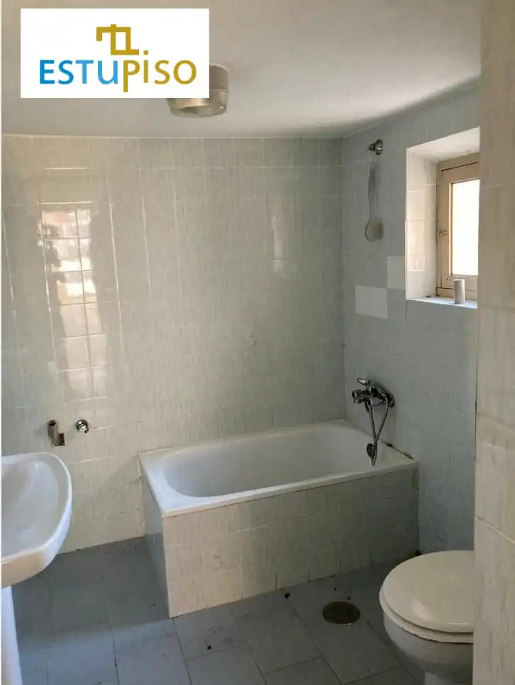 Baño de Casa o chalet en venta en Valdepolo con Calefacción y Jardín privado