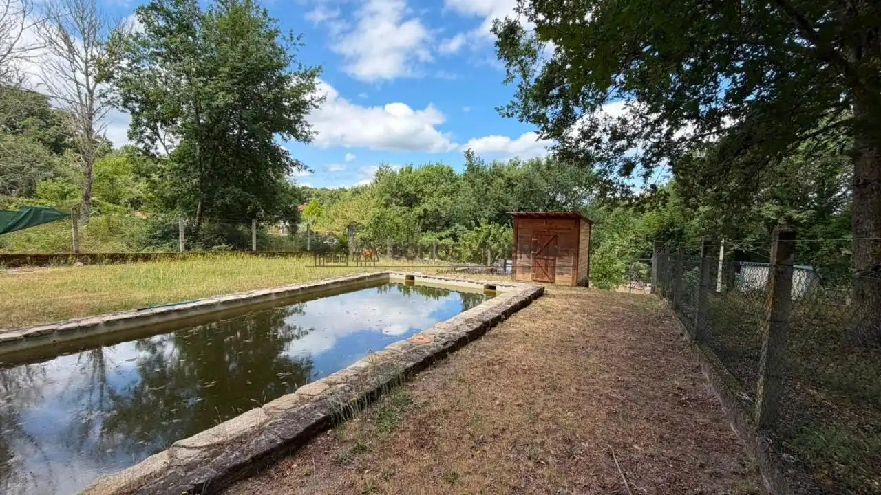Piscina de Casa o xalet en venda en Ourense Capital  amb Calefacció, Jardí privat i Terrassa
