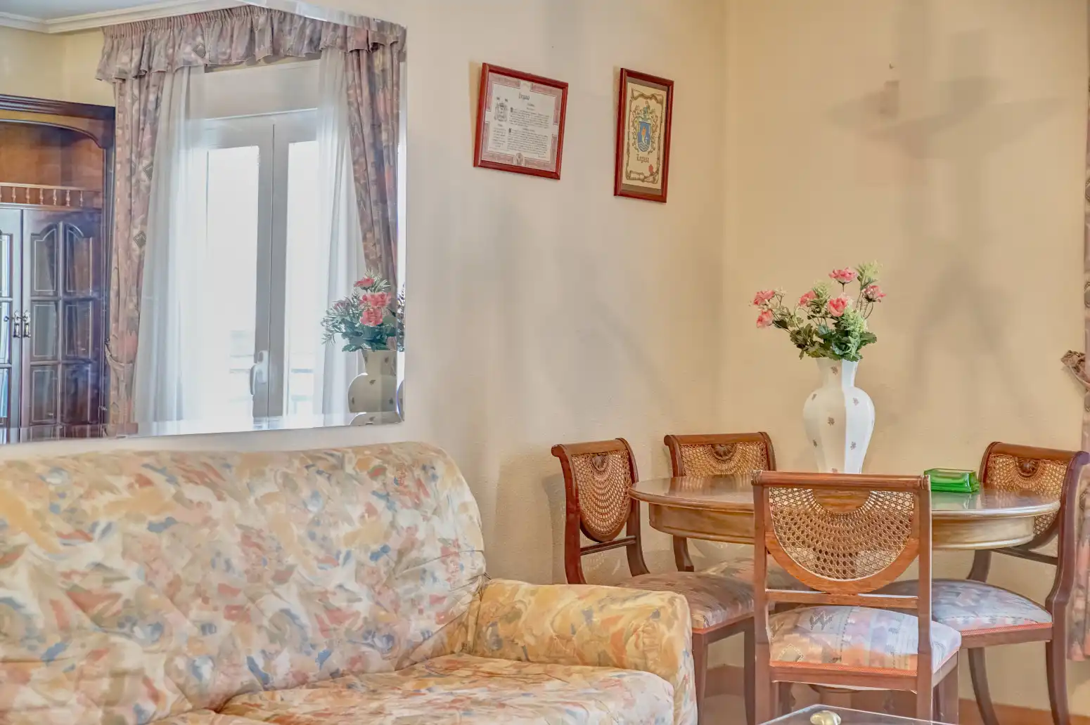 Sala de estar de Piso en venta en Burlada / Burlata con Calefacción, Parquet y Balcón