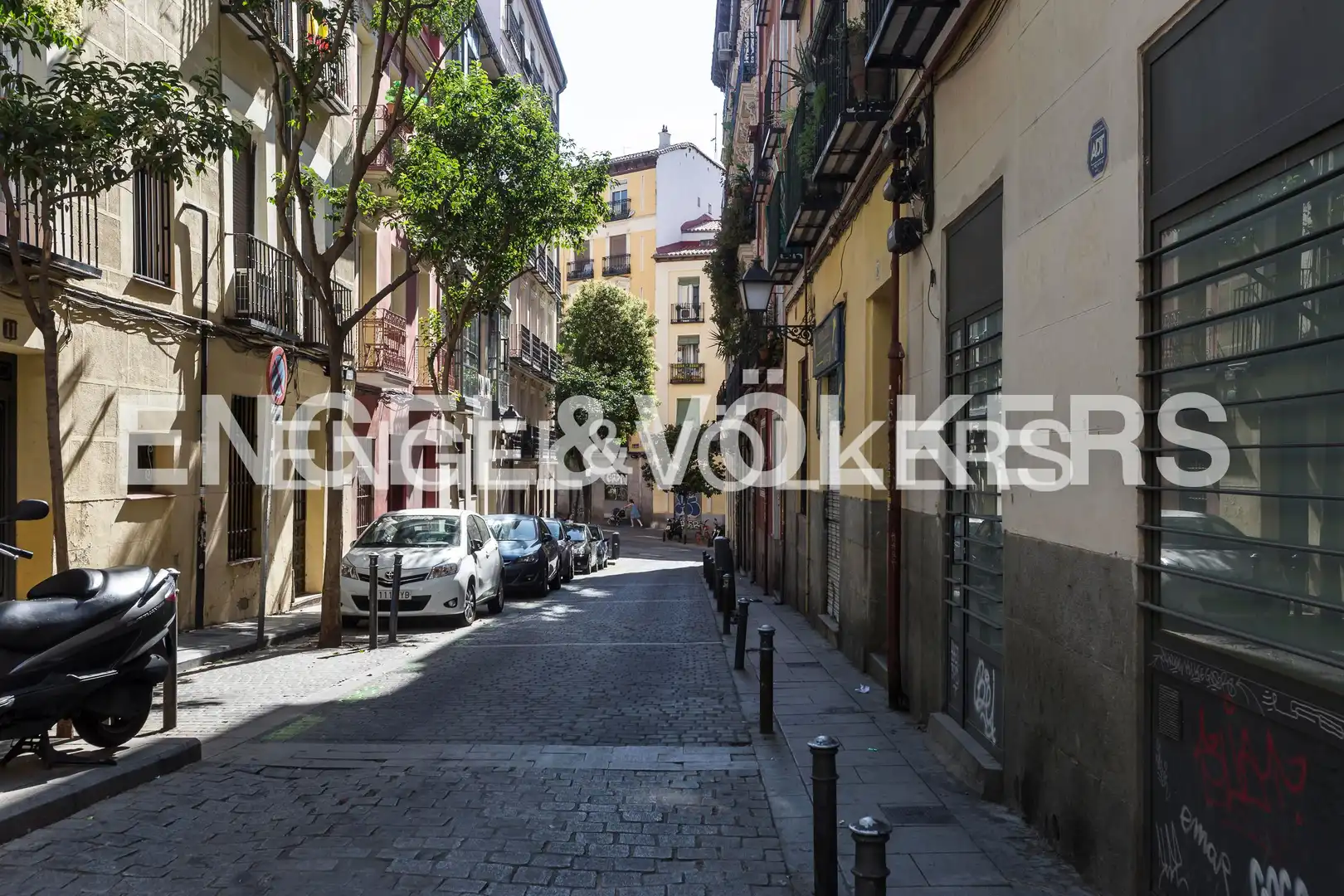 Vista exterior de Piso en venta en Madrid con Calefacción