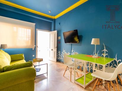 Bedroom of Flat for sale in  Sevilla Capital  with Air Conditioner, Heating and Parquet flooring