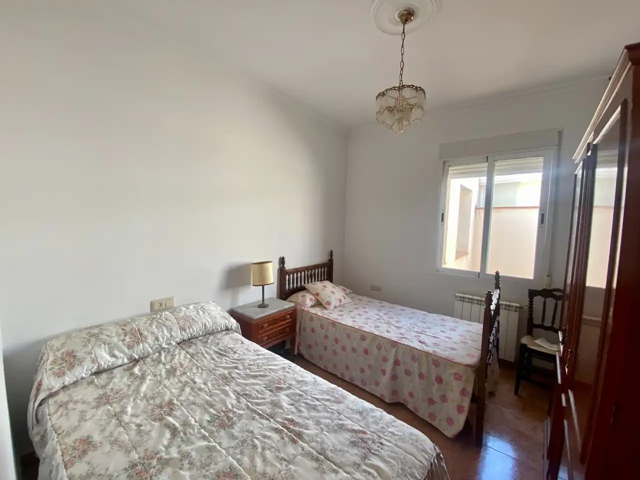 Dormitori de Casa adosada en venda en Calzada de Calatrava amb Aire condicionat, Terrassa i Moblat