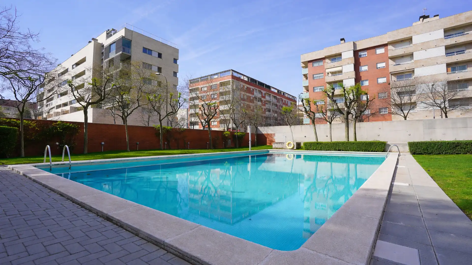 Swimming pool of Attic for sale in Reus  with Air Conditioner, Storage room and Balcony